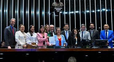 Notícias - Aprovado pelo Senado, novo Plano Nacional da Educação segue para a sanção