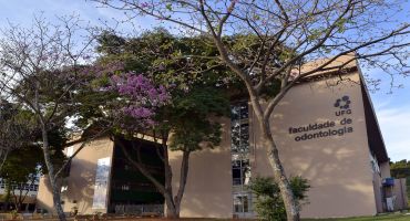 Notícias - Brasil mantém referência em odontologia e vê artes virar melhor curso em ranking internacional