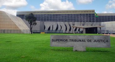 Notícias - Câmara aprova projeto que limita recursos ao STJ e permite suspensão de processos ‘relevantes’ por até 1 ano