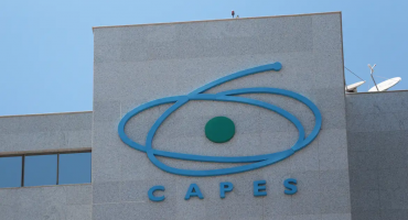 Notícias - Câmara aprova tempo de aposentadoria para bolsistas do Capes