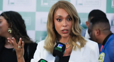 Notícias - Câmara: Comissão de Direitos da Mulher elege primeira presidente trans