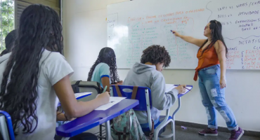 Notícias - Censo Escolar: Brasil reduz índices de reprovação, abandono e atraso