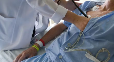 Notícias - Enamed: MEC restringe novos alunos em 53 faculdades de Medicina por baixo desempenho; veja lista