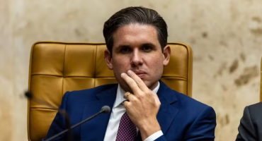 Notícias - Fim da escala 6x1: Motta deve trocar relator de projeto após governo aceitar retirada de urgência