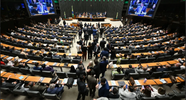 Notícias - Fim da escala 6x1: oposição avança com proposta alternativa no Senado