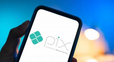 Notícias - FMI elogia Pix e cobra autonomia financeira do Banco Central