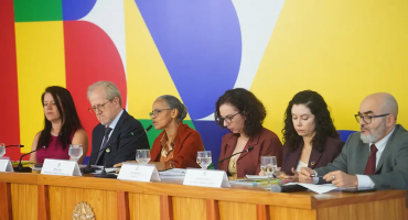 Notícias - Governo lança Plano Clima com meta de reduzir emissões até 2035