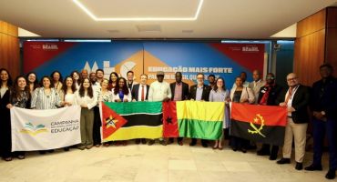 Notícias - MEC debate cooperação em educação com países lusófonos
