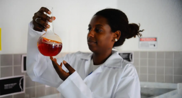 Notícias - Mulheres são maioria na formação científica brasileira