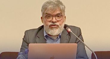 Notícias - Professor Luiz Fernandes Dourado recebe Ordem Nacional do Mérito Educativo