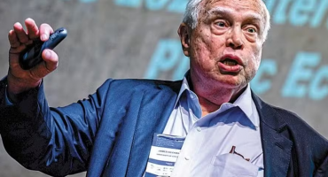 Notícias - Vencedor do Nobel da Economia critica homeschooling e aponta que “o mais promissor é a interação dos pais com a escola”