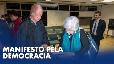 Coleta de assinaturas de carta pela democracia