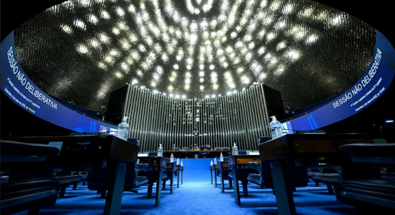 6x1: Oposição quer debate sobre transição e insistirá em texto alternativo