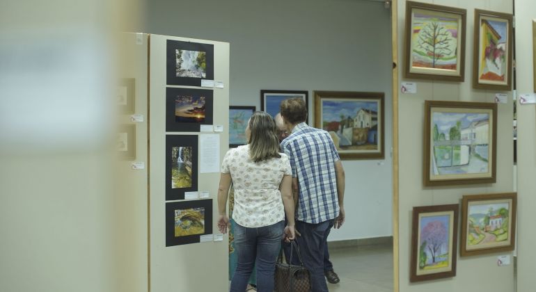 Abertura da IX Exposição de Arte e Artesanato do Adufg conta com mais de 80 obras e emociona convidados e expositores