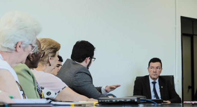 ADUFG consegue suspender descontos no contracheque dos docentes aposentados