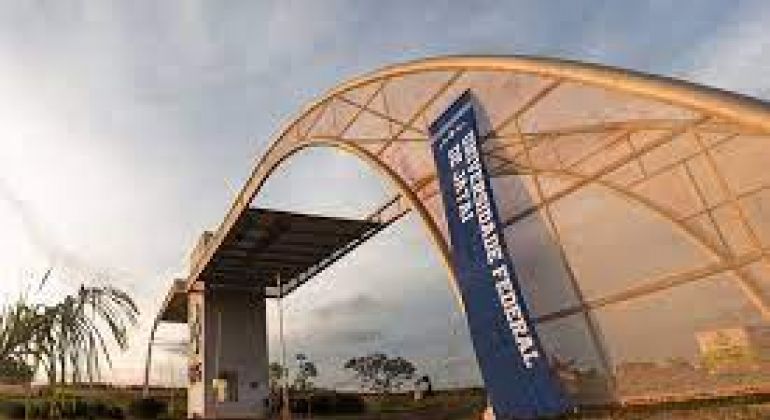 Adufg e Sint-Ifesgo discutem crise financeira da UFJ