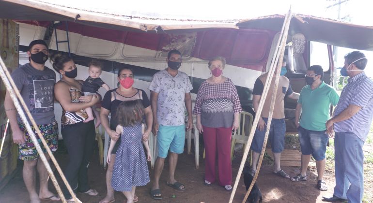 Adufg entrega cestas básicas para famílias de artistas circenses