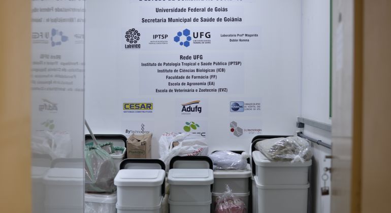 Adufg entrega materiais de limpeza para IPTSP