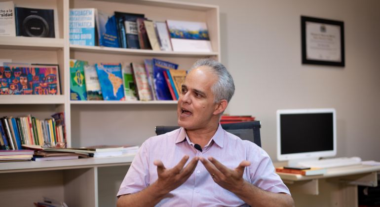 Adufg Entrevistas com o professor José Alexandre Felizola aborda nova presidência da Capes