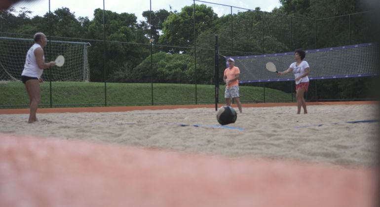 Adufg inaugura quadra poliesportiva de areia na sede campestre