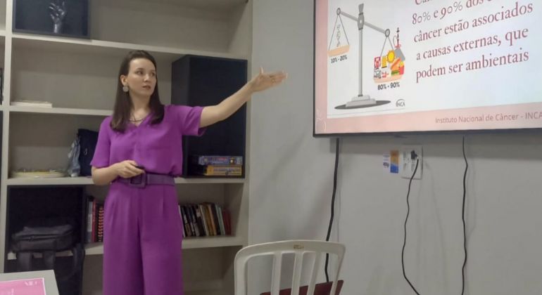 Adufg promove palestras de conscientização de prevenção ao câncer de mama, em Jataí