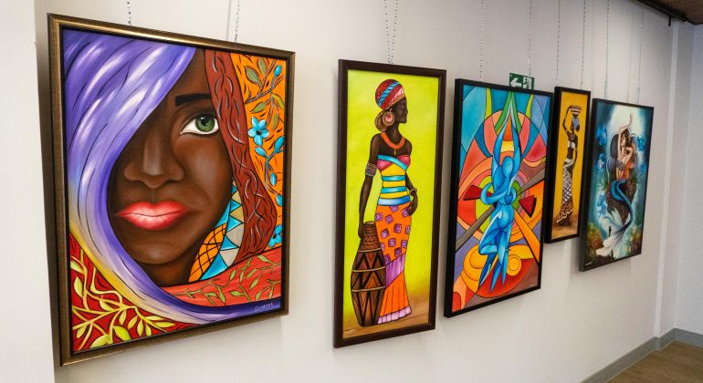 Adufg recebe exposição inspirada em poesias de Cora Coralina e Vinícius de Moraes