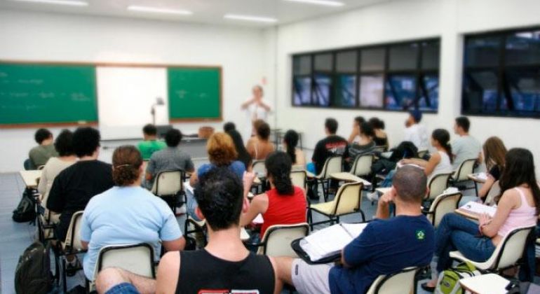 Adufg repudia medida da UFG que prevê reposição de aulas de professores afastados por Covid-19
