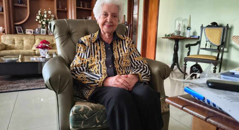 Adufg-Sindicato comemora os 99 anos de vida da professora Maria Lucy Veiga Teixeira, uma das fundadoras do Conservatório de Música da UFG, atual EMAC