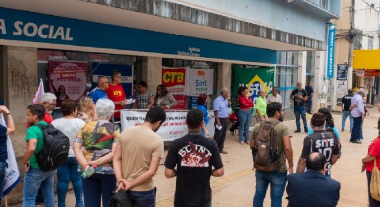 Adufg-Sindicato convoca aposentados(as) para manifestação pelo fim do confisco previdenciário