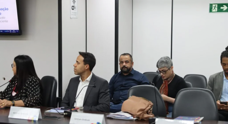 Adufg-Sindicato convoca docentes para mobilização contra a Reforma Administrativa
