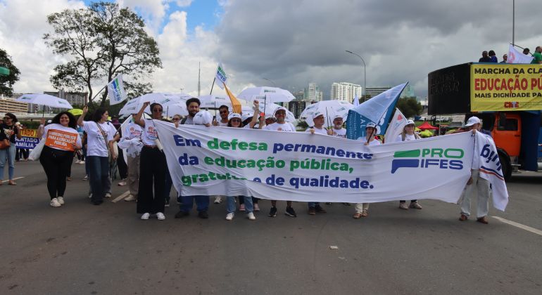 Adufg-Sindicato e Proifes-Federação vão às ruas em Brasília na defesa de direitos da classe trabalhadora