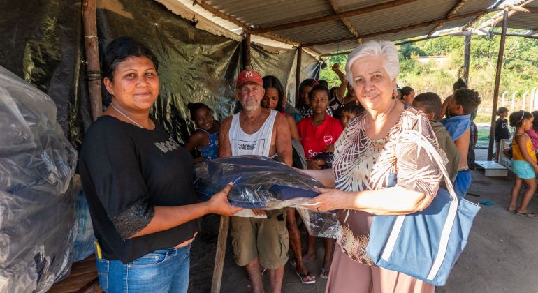 Adufg-Sindicato entrega segunda etapa de doações da Campanha do Agasalho