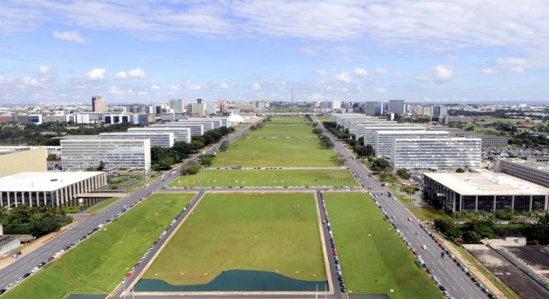 Adufg-Sindicato organiza caravana para Marcha Nacional contra a PEC da Reforma Administrativa