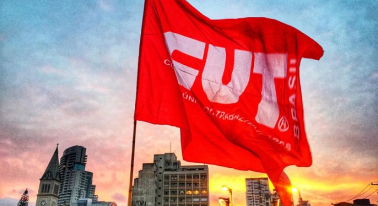 Adufg-Sindicato parabeniza CUT pelo seu aniversário de 40 anos
