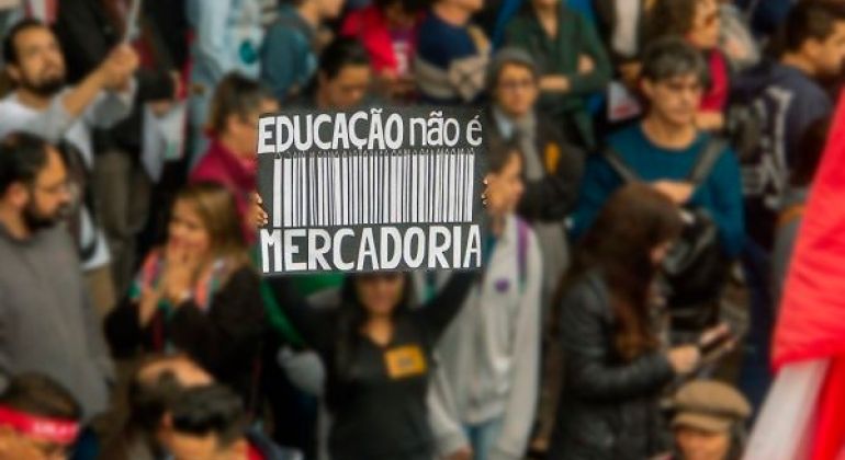 Adufg-Sindicato participa de ato por revogação do Novo Ensino Médio
