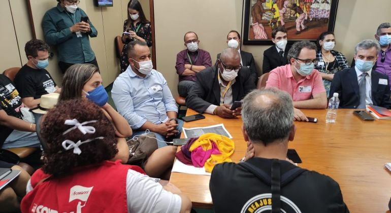 Adufg-Sindicato participa de reunião na Liderança da Minoria na Câmara dos Deputados