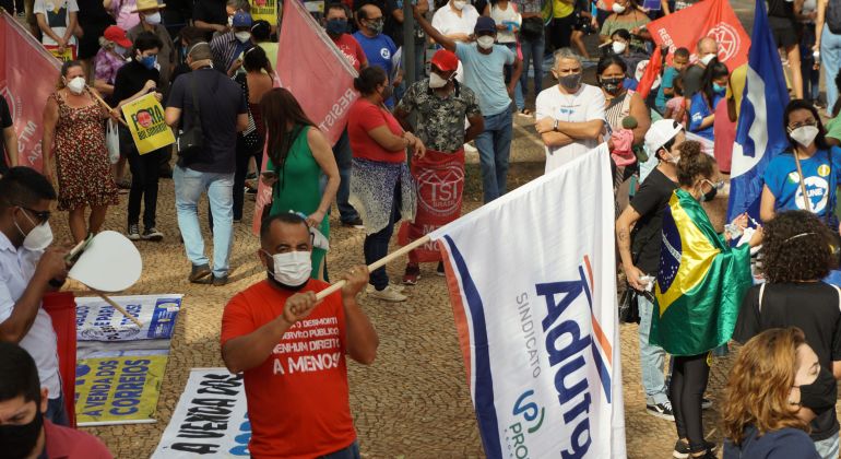 Adufg-Sindicato participa do ato “Pão, Vacina e Educação” neste sábado