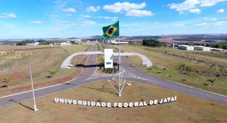 Adufg-Sindicato promove reunião com docentes da UFJ para debater pautas da categoria