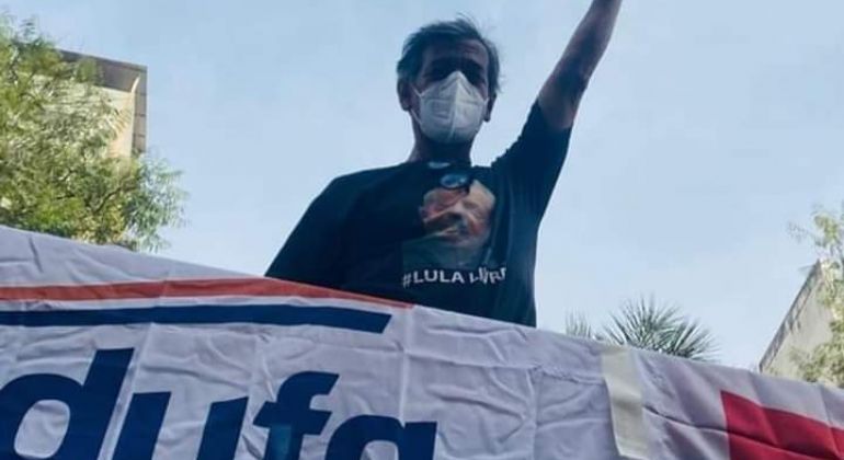 Adufg-Sindicato repudia prisão de professor que utilizava faixa de protesto contra Bolsonaro
