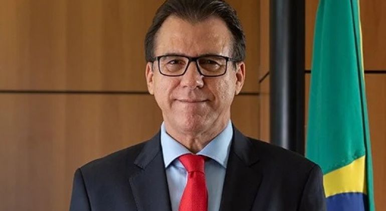 Adufg-Sindicato sedia debate com o ministro Luiz Marinho sobre redução da escala 6x1