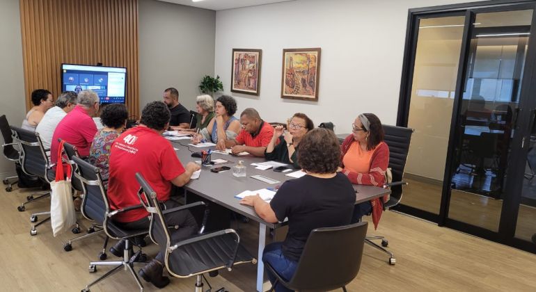 Adufg-Sindicato sedia reunião da Direção Estadual da CUT Goiás