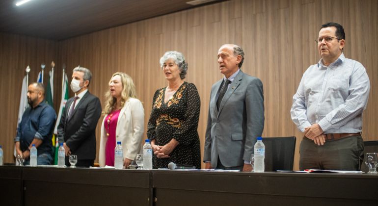 Adufg-Sindicato sedia sessão especial da Câmara de Goiânia para entrega da Comenda Colemar Natal e Silva