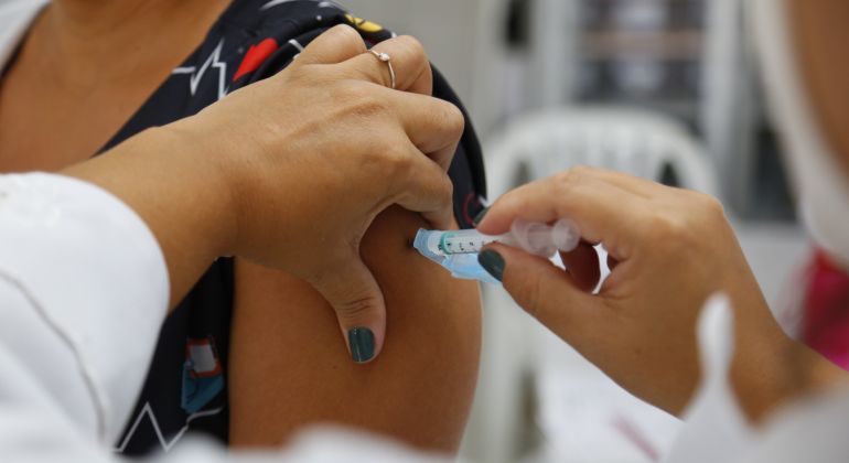 Adufg solicita às prefeituras de Jataí e Catalão vacinação de professores e servidores contra Covid-19
