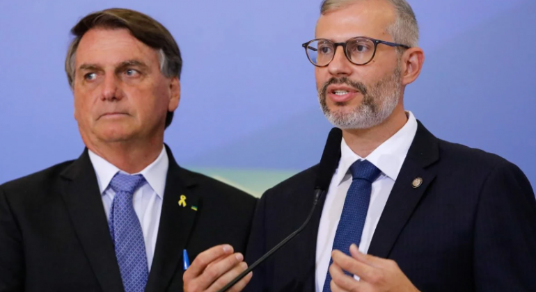 Após novos bloqueios, MEC diz que não conseguirá pagar os 14 mil residentes médicos em dezembro