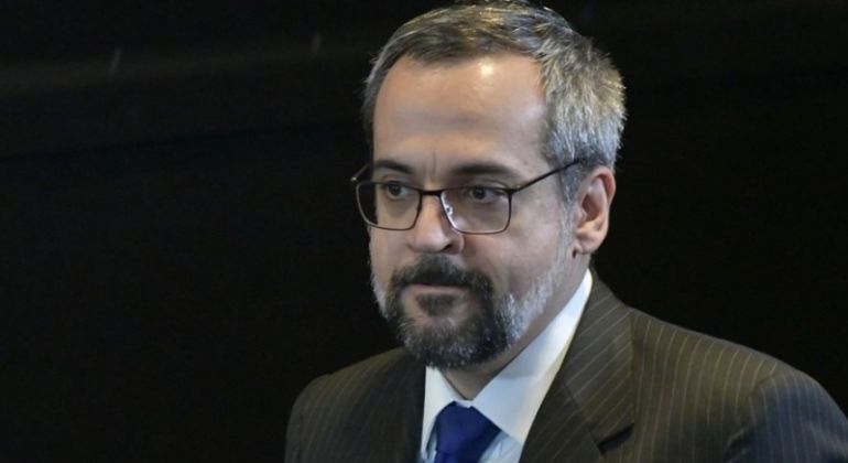 Artigo: Demissão de Weintraub é motivo de comemoração para todos efetivamente comprometidos com a educação