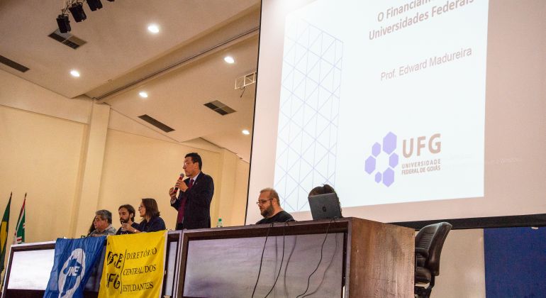 Assembleia Universitária expõe a grave situação financeira da UFG
