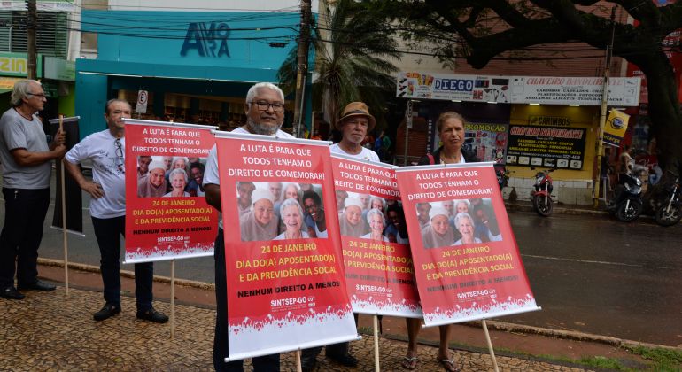 Ato “celebra” aniversário da Previdência Social e dia do aposentado