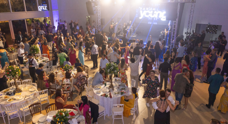 Baile Adufg 2024 celebra 46 anos da entidade e encerra 2024 confraternizando com centenas de docentes