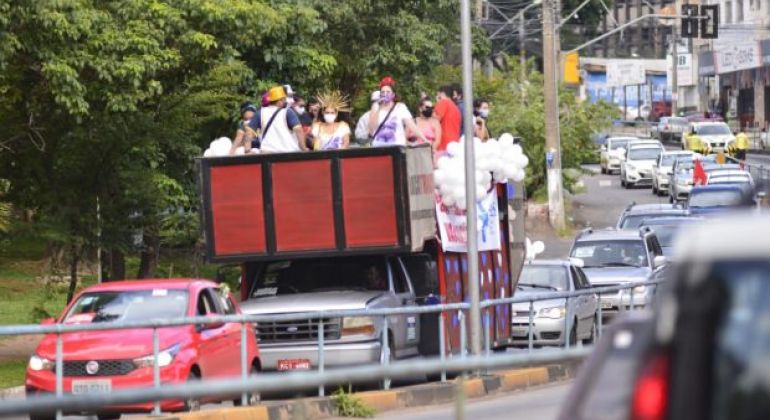 Carreata em Goiânia pede impeachment de Bolsonaro