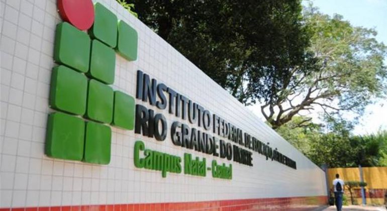 Carta Capital: Após um ano, reitor eleito no IFRN é nomeado e aplaudido na posse